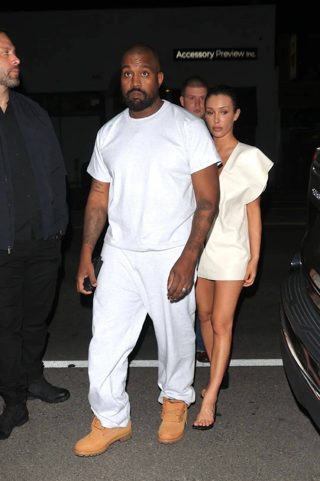 再生四个卡戴珊同意侃爷和比安卡生孩子啦