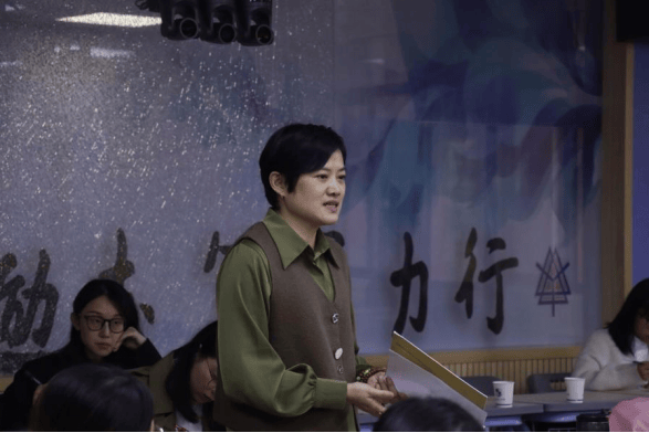 西湖校区黄琦老师表示听课后感触最深的便是课堂教学中"三新"理念的