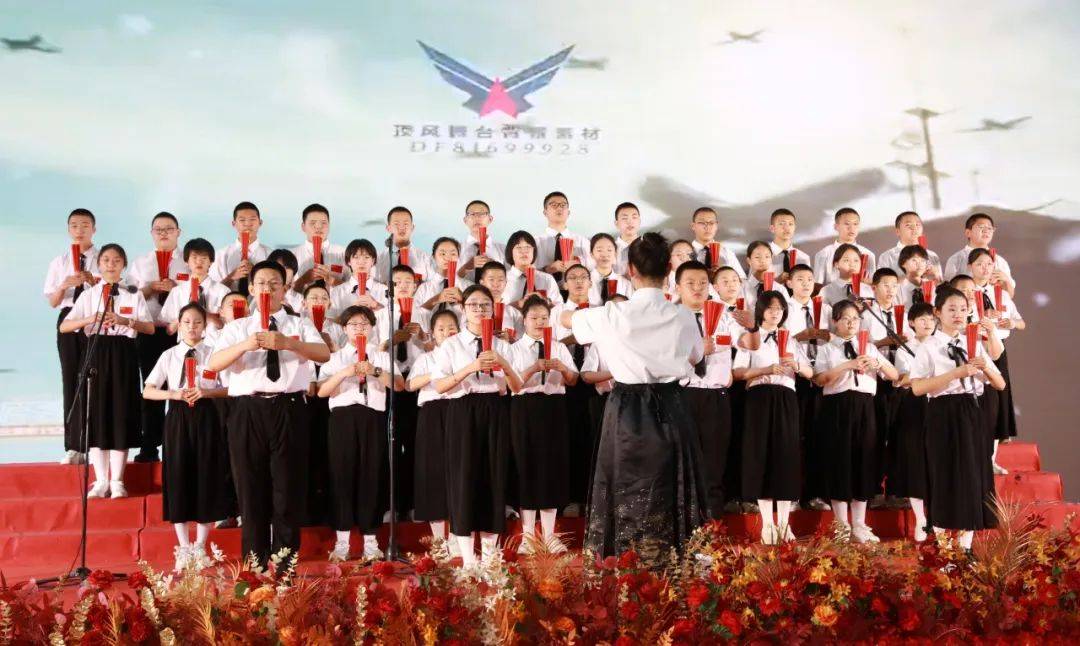 不仅有激情澎湃的朗诵与深情演唱的完美结合,让歌声与文字相互交融