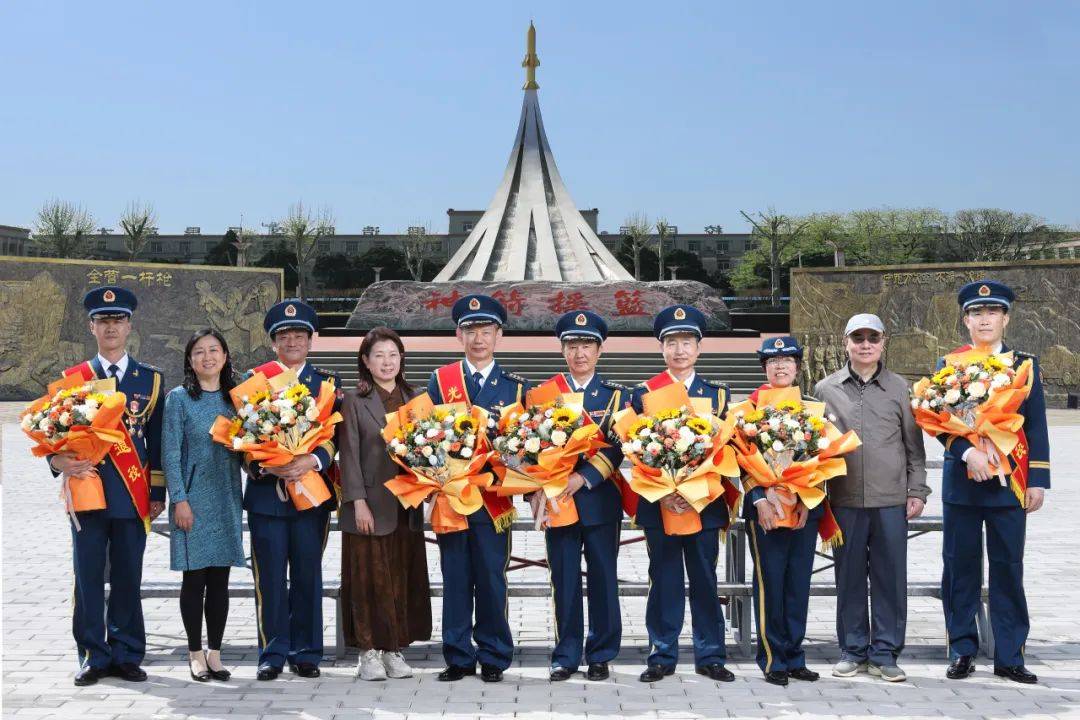 刘江秦梅图片