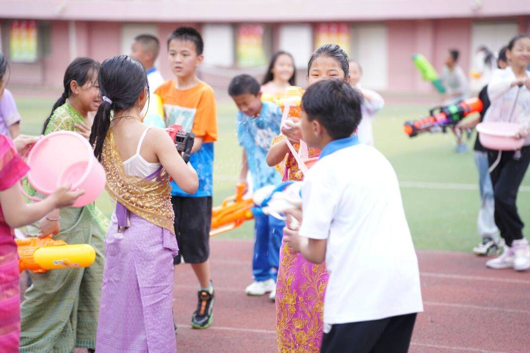 福田中学泼水节图片