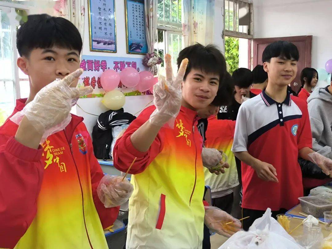 桂平市石龙一中庆祝三月三活动
