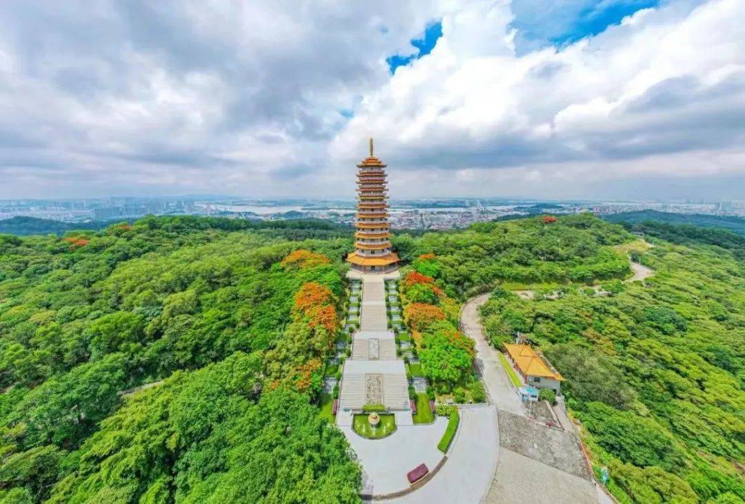 历史文化街区—启明里(含午餐)—前往恩平泉林黄金小镇(参观那金谷,船