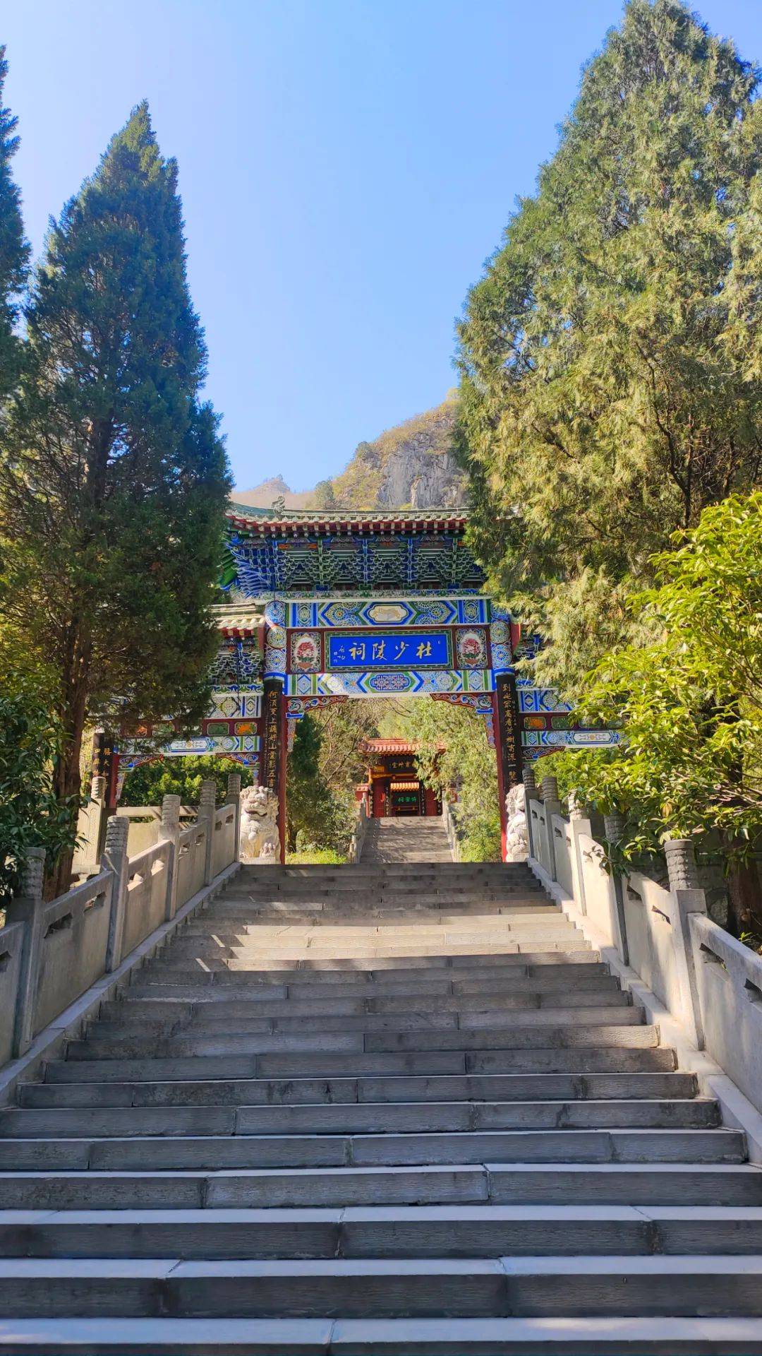 杜甫发秦州深夜行走于旷野他无尽的征途就像深深的梦境丨周末读诗