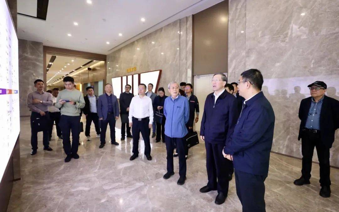 中国工程院调研组在赣江新区开展制造业数字化转型专题调研活动