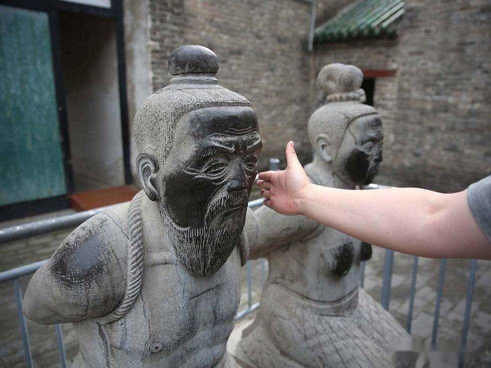 岳飞墓前的四个跪像:永世忏悔还是另有隐情?