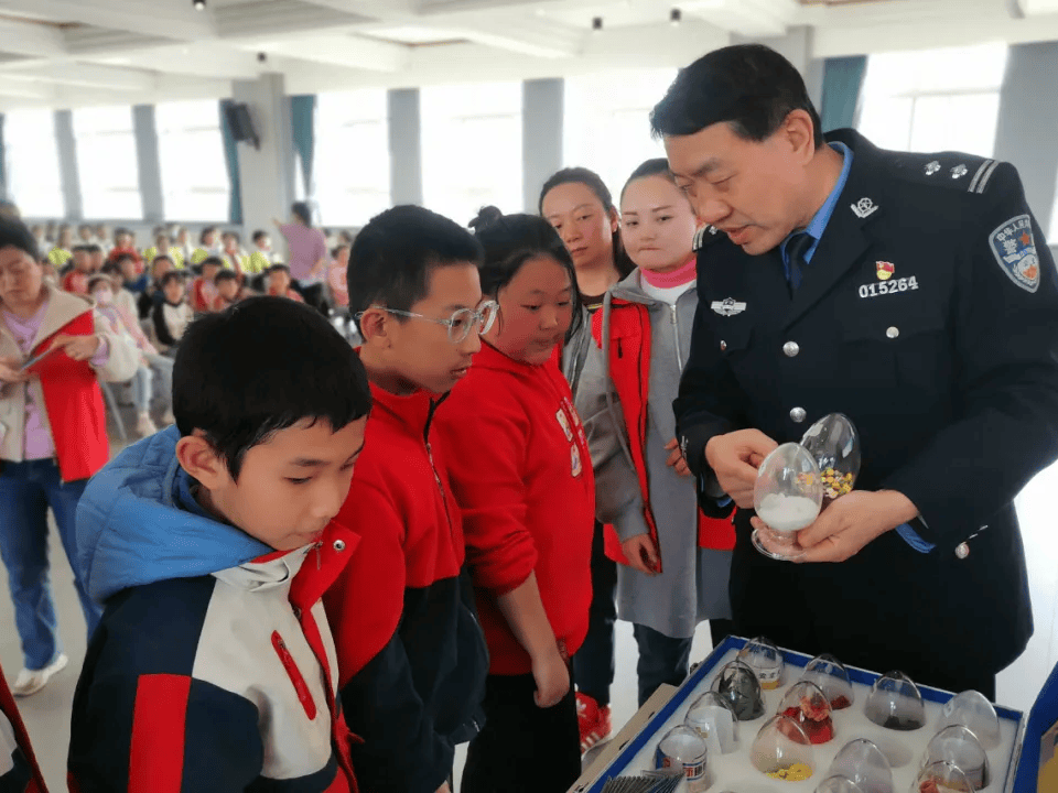 社区民辅警深入辖区科学院中学,兰州七中,南河小学,宁卧庄小学,科学院