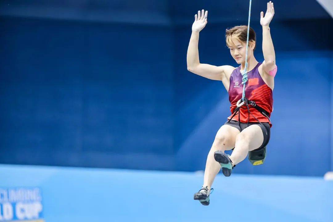 创独中国攀岩历史最佳骆知鹭连夺女子难度和攀石最好成绩