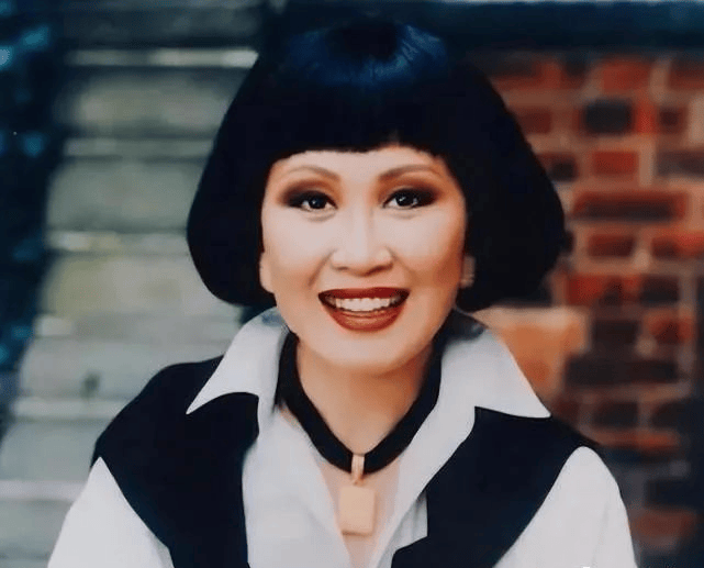 她连续20年坐春晚前排央视对她极尽宠溺她到底是何来头