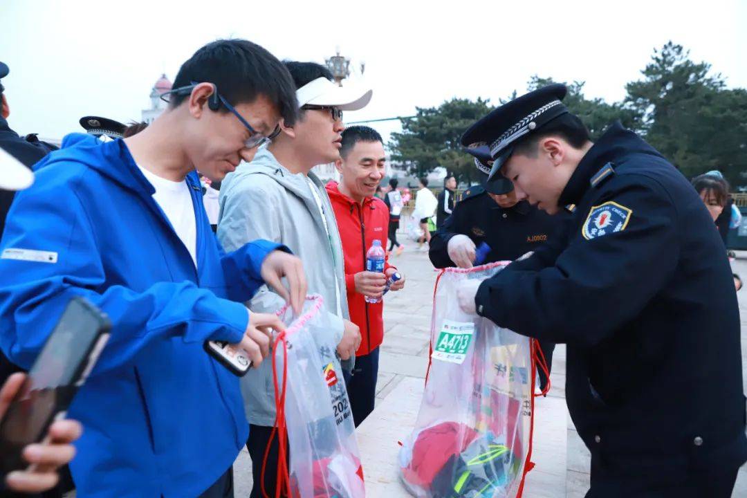 首都实业丨1385人护航北马北京保安服务公司圆满完成安保工作任务