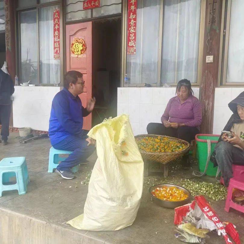 隆阳消防活跃在云南唯一的满族村中的消防宣传志愿服务队