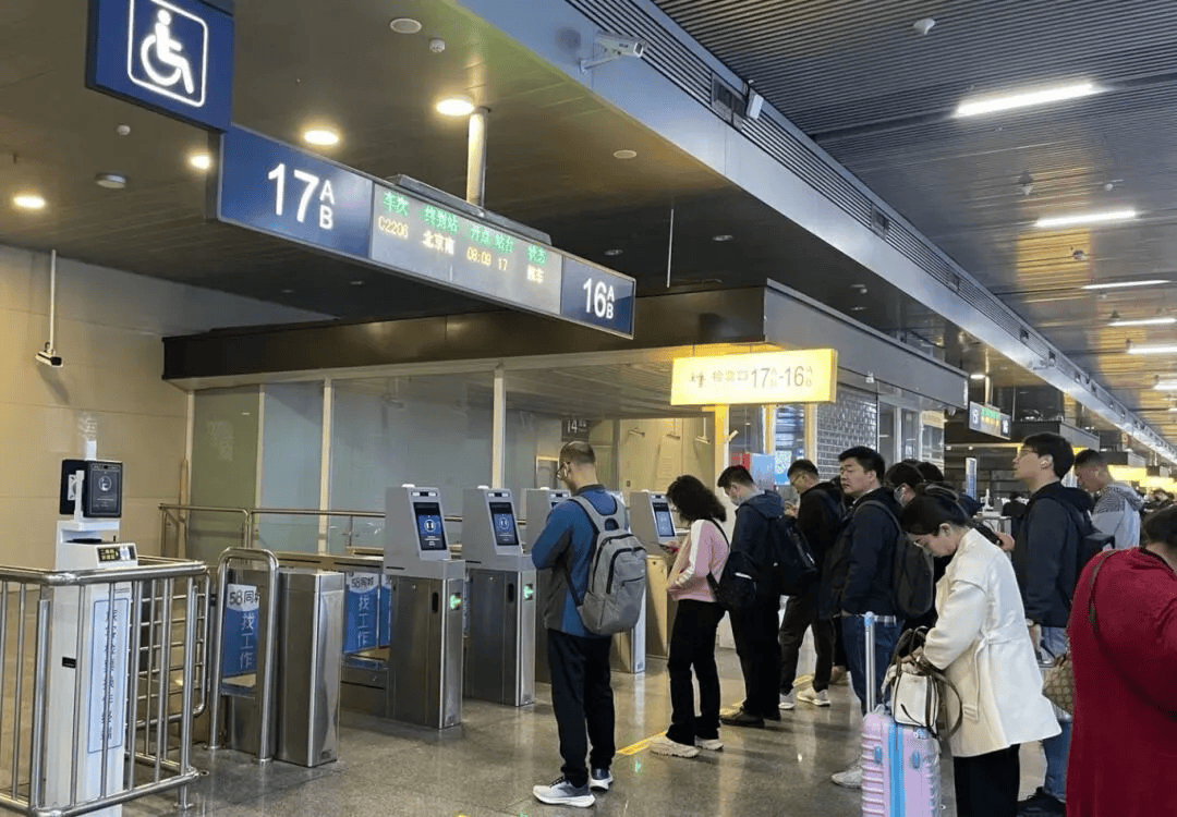 到天津站6到17检票口开启地下候车区每日6点至19点天津站自4月15日