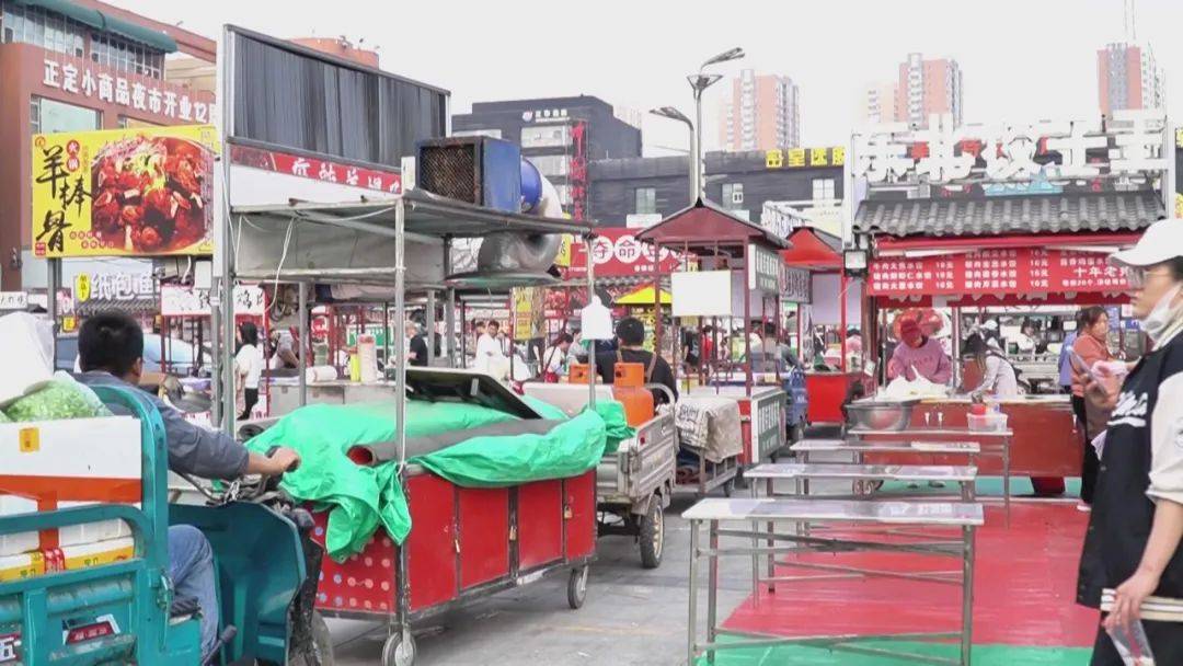 石家庄正定小商品夜市:路过一片烟火 窥见人生百态