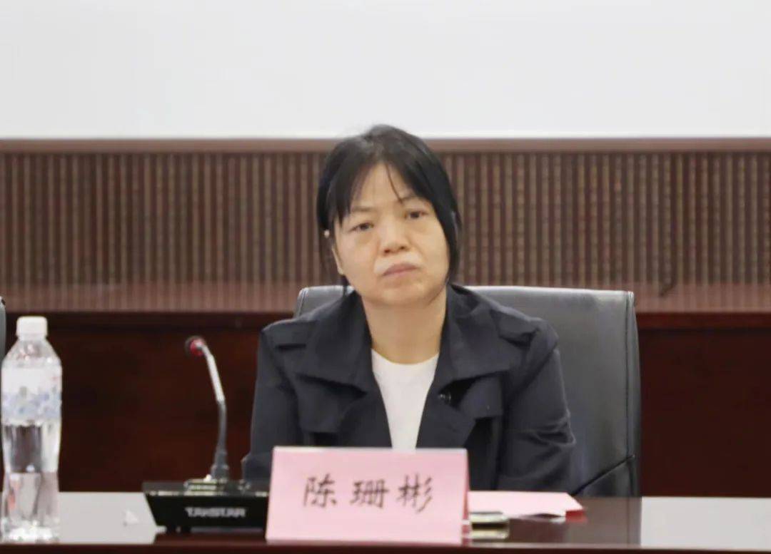 简要报告;李莎莎庭长介绍了"枫桥式人民法庭"创建示范活动的主要做法