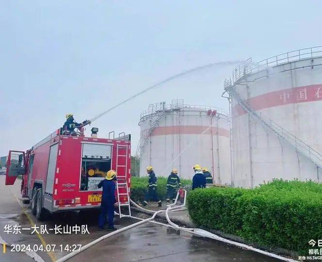 长山油库开展消防应急技能训练考核