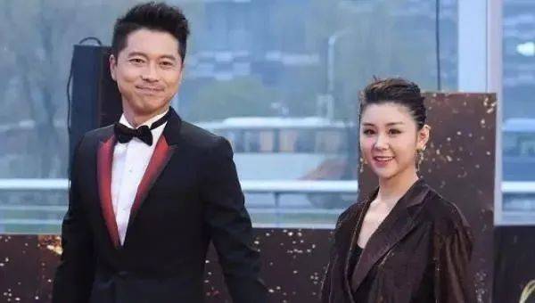 出道20年从不接吻戏,初吻都献给了老公,被称为"最干净的女星"_李小萌