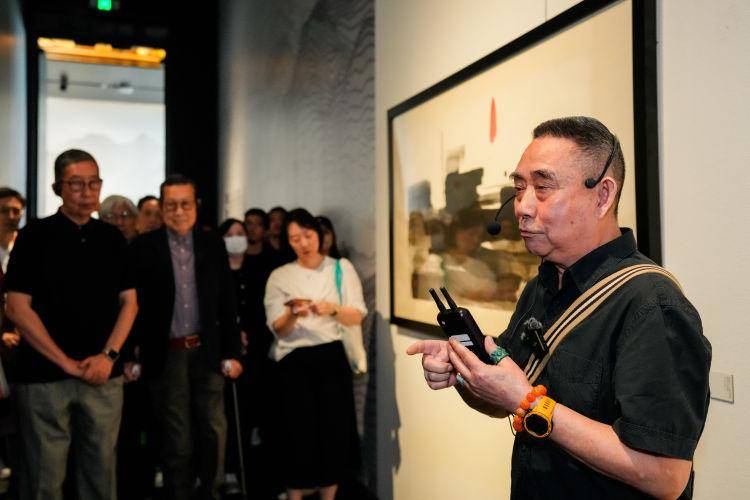 大咖导览墨韵华光呈现从岭南画派到当代水墨