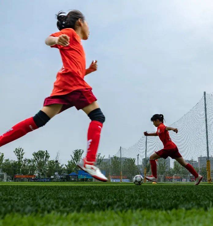 合肥足球少年挥汗逐梦绿茵场_比赛_小学_体育