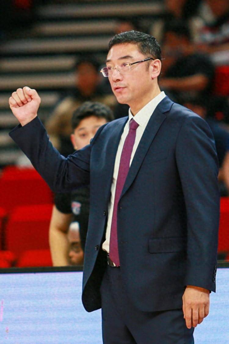 刘鹏:今晚会尽量让基恩少投篮 系列赛最后一场了 会全力去拼_比赛_变化_上海队