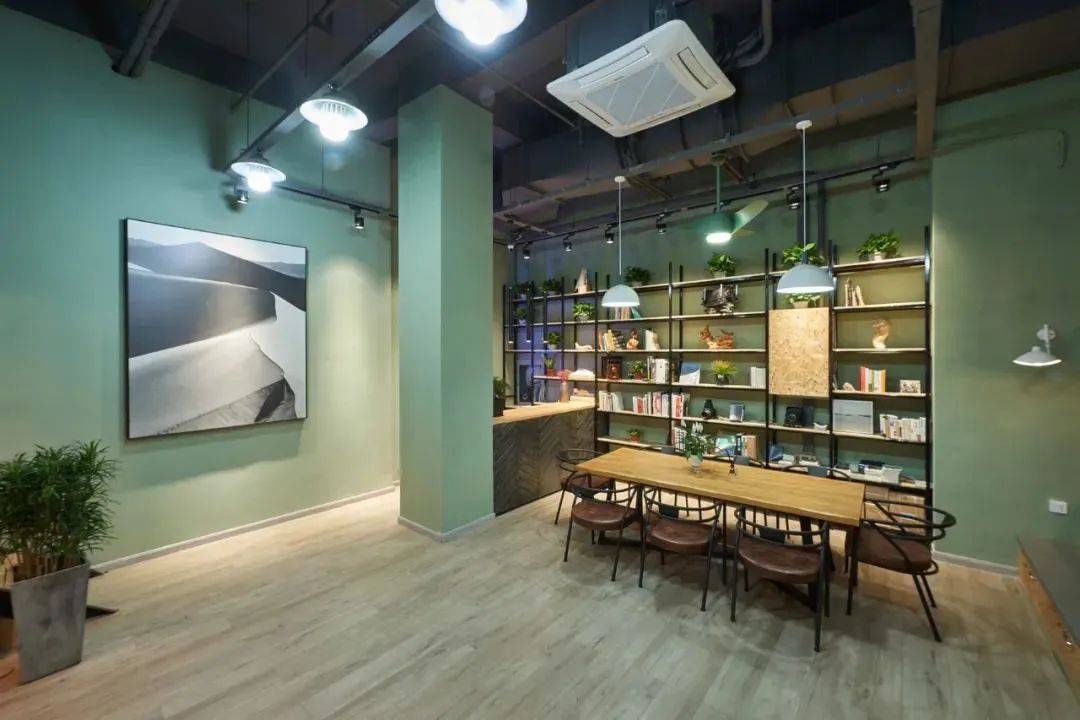 乐图文化成立于2009年,专注于提供影像艺术服务致力于摄影启蒙教育