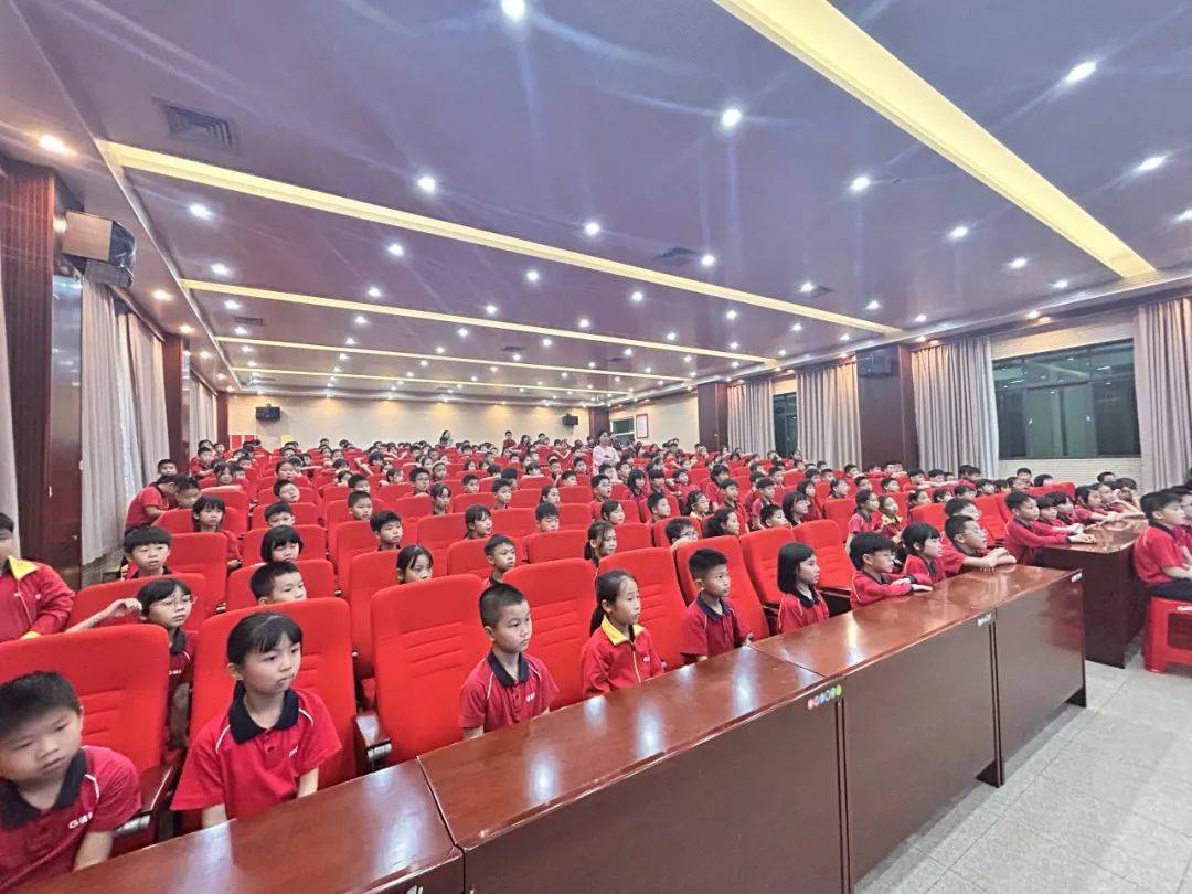 莞美学校小学部三年级家长薪火讲堂之点亮孩子们财务智慧的明灯