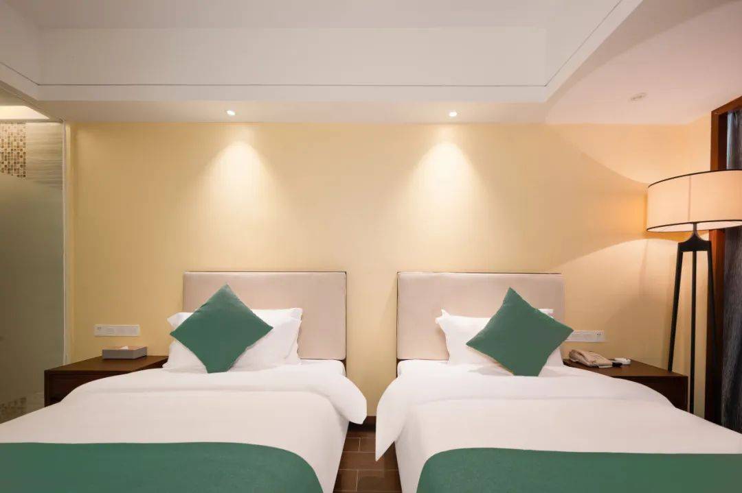 五一去看海699元住惠州大亚湾临海酒店90海景房享双人自助早餐海鲜