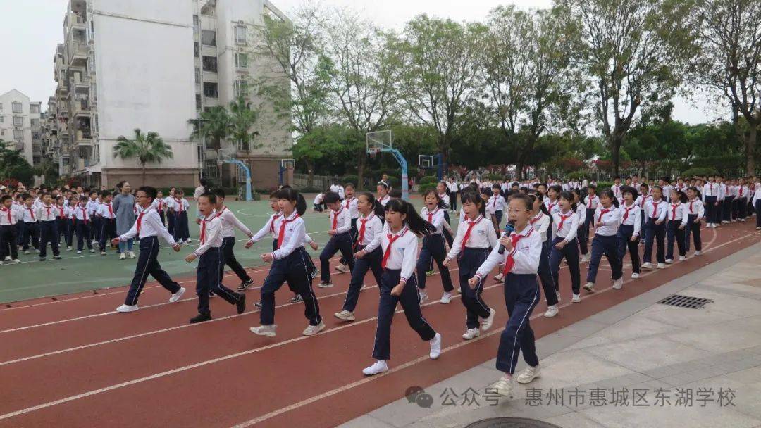 平湖市东湖中学校服图片