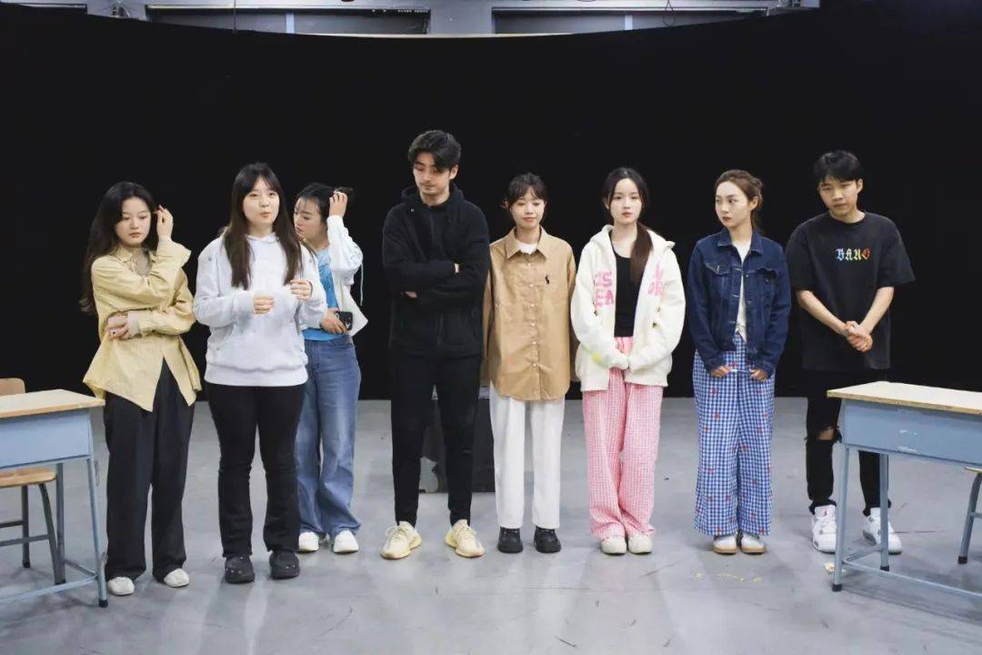 孟玥含 孙思涵 盛星雨演员:张肃 周凯恩 张媛 张楸梓 张雅菱故事简介