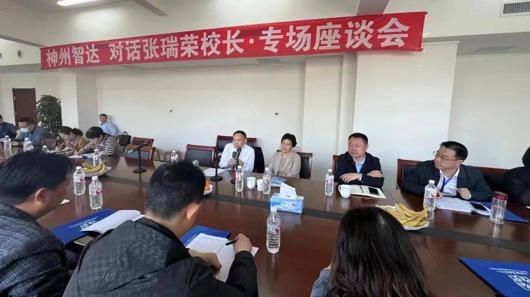 副校长赵育的带领下,我校高二学科组长及部分骨干教师赴邯郸魏县一中