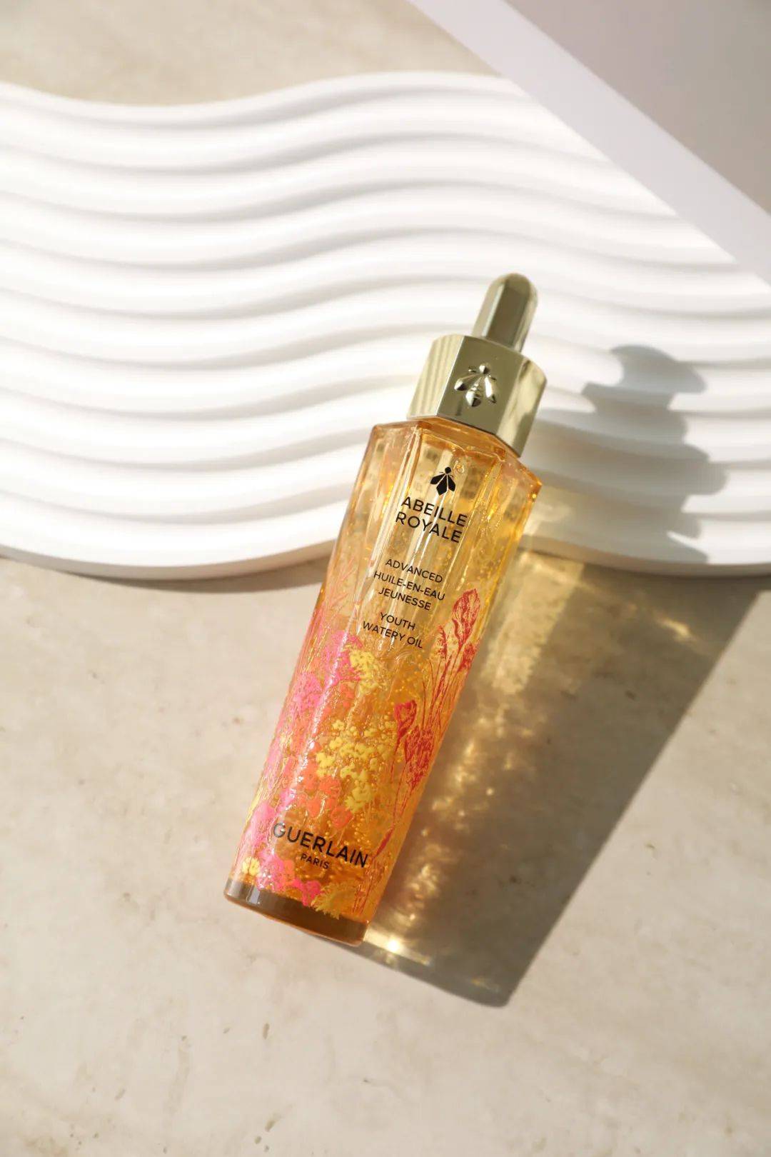 人见人夸的娇兰复原蜜,不仅能给皮肤带来透润滋养,还能以9倍快修护的