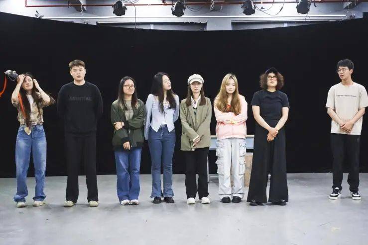 庆姝 陈雨暄 陈佳妮 陈奕菲 赵琳演员:刘梦瑶 袁程涛 向天旭故事简介