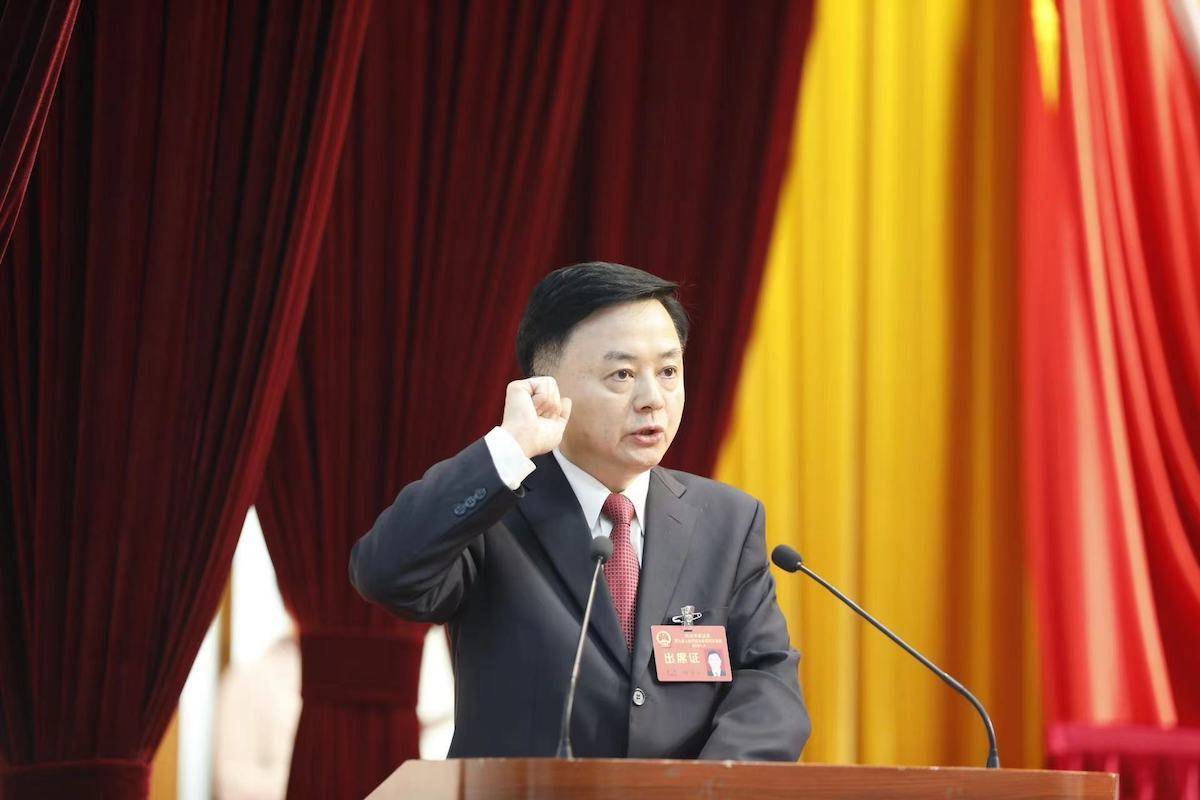 赖经烈当选梅江区第九届人大常委会主任