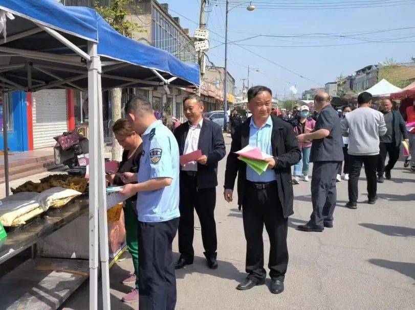 石横镇普法宣传赶大集服务群众零距离