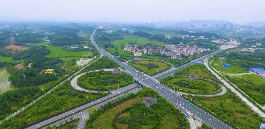 主城区路宽道明,四通八达,g321 国道从镇政府门口穿过,直通五通,中庸