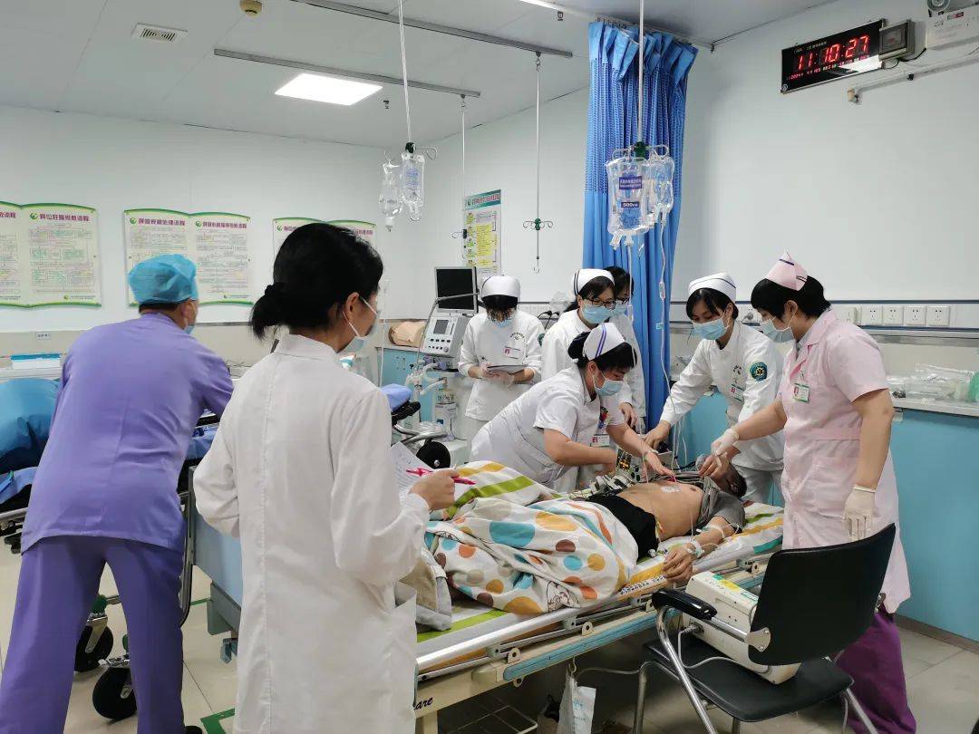 惊险!我院院前急救上演"生死时速",接连成功抢救三个心脏骤停患者