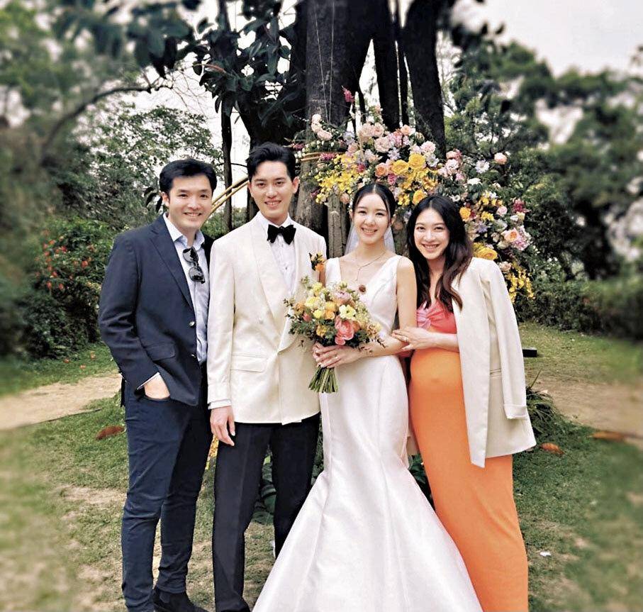 此前朱千雪挺着大肚子出席好友麦明诗的婚礼,看得出如今的她已经行动