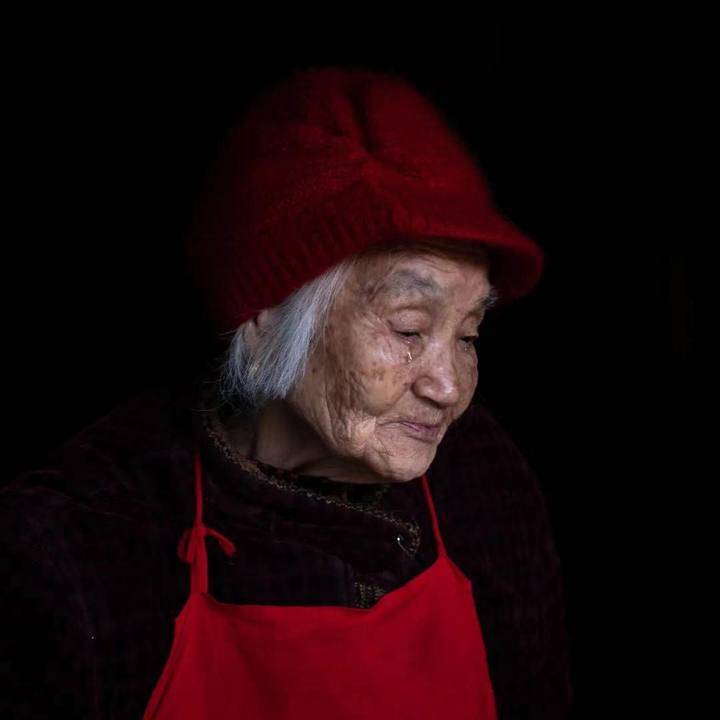 春风女性奖得主易小荷:她,和她记录的12个盐镇的"她"