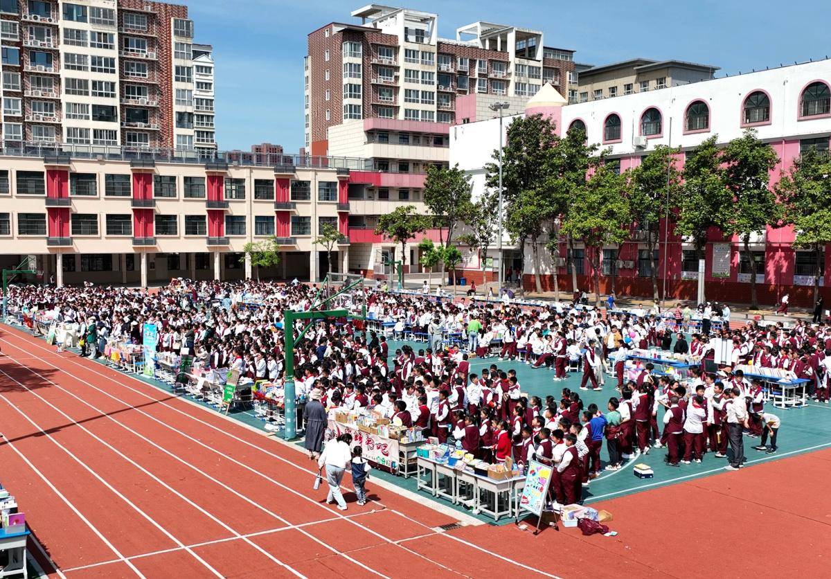 漯河小学跳蚤书市火热开市