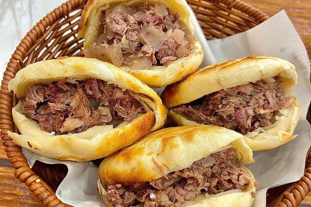 跟着保马看保定丨在保定,驴肉火烧必须是圆的!