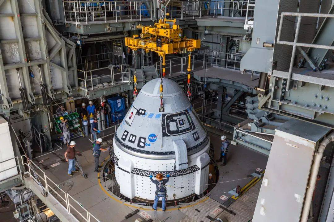 宇宙人(1487期）中兴的两件专利在美获赔1.42亿美元；马斯克财富排名再次被小扎超越；全球最强开源大模型 Llama 3发布