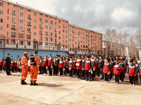 深化能力作风建设丨鹤岗市南山小学开展"警钟长鸣,安全
