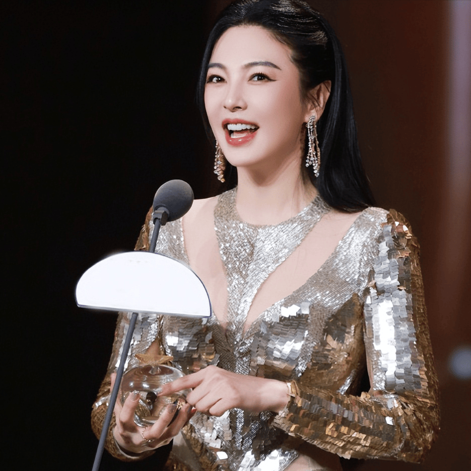 女星,如今差距早已拉开,真红还是假红一目了然_张含韵_张雨绮_王心凌