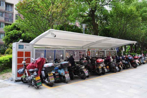 有火灾探测功能 能自动断电 镇海首个标准化电动车充电驿站启用