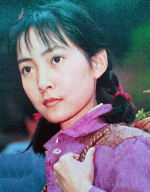 送师长出差,路上不小心撞到漂亮姑娘,命运因此改变_陈桂兰_阵地_医生