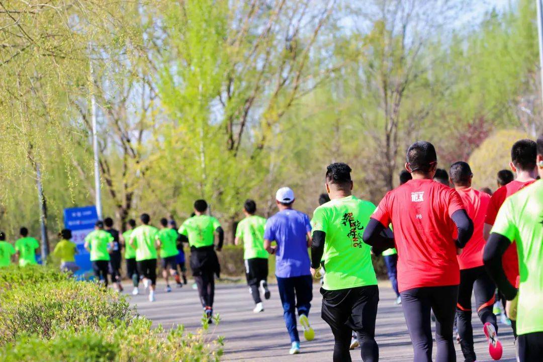 用一场跑步 掀起全民健身热潮