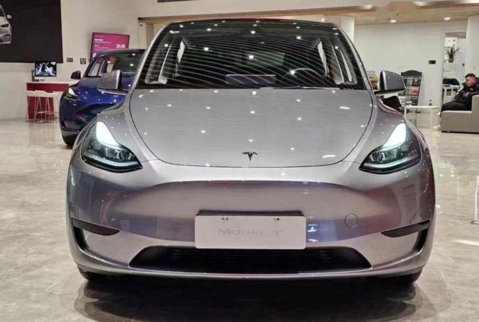 特斯拉全线降价,model y跌进25万,被迫价格战是因为小米太火?