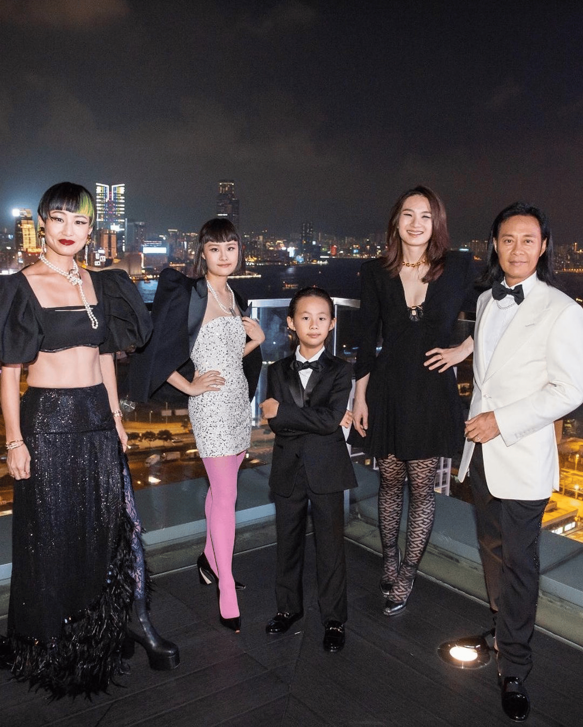 他是草蜢成员,娶传奇旺夫女,视继女如己出,今闷声发财儿女双全_周雪芳