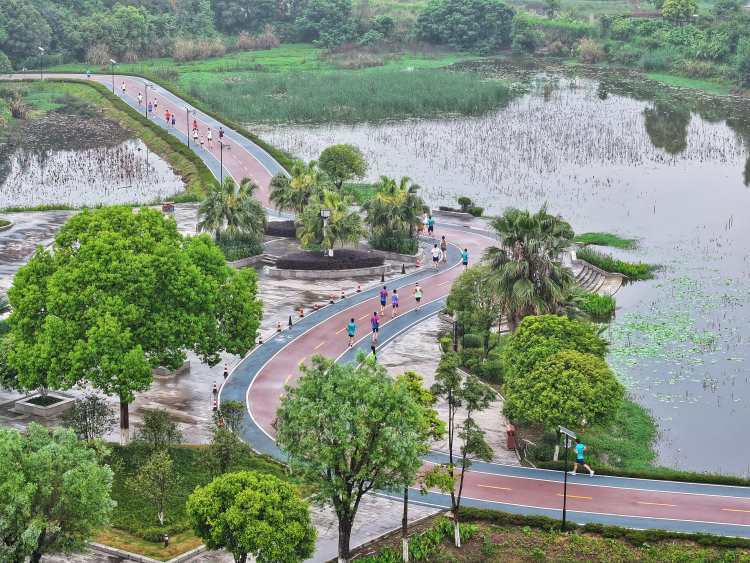 享13公里环湖步道!6000跑友齐聚大足龙水湖