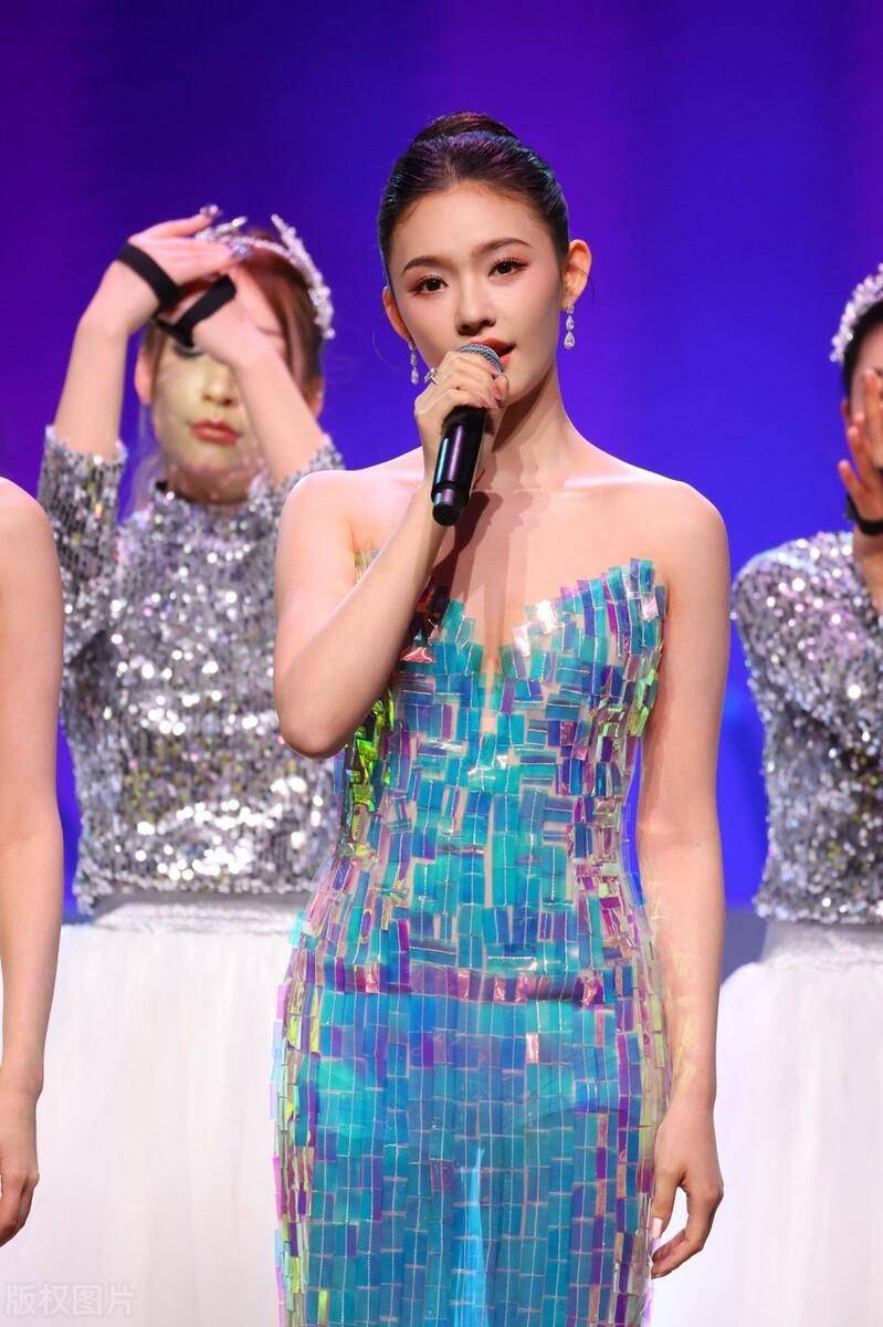 林允这身材,这才是尤物啊!