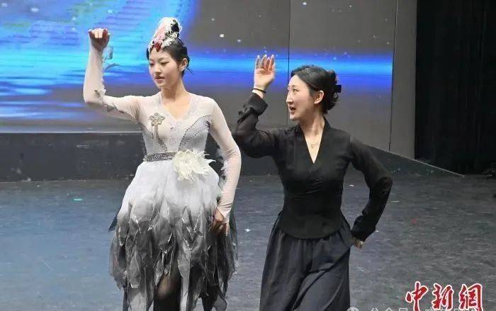 在安图,有一批中国朝鲜族鹤舞的年轻传承者